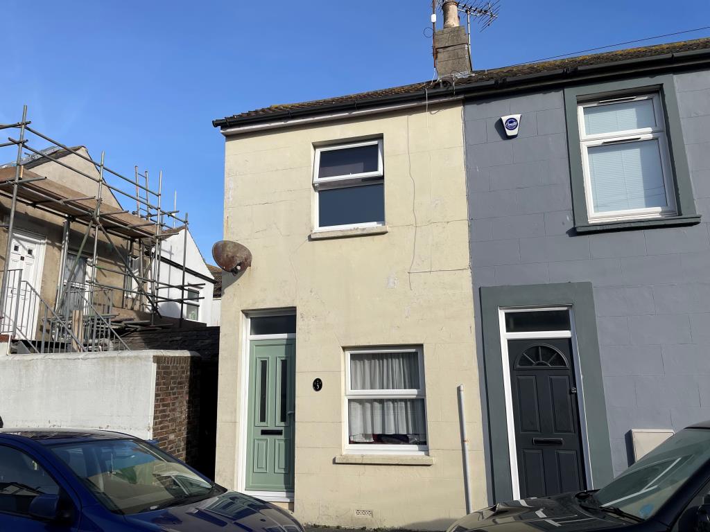 Lot: 74 - RESIDENTIAL INVESTMENT PRODUCING JUST UNDER £11,000 PER ANNUM -